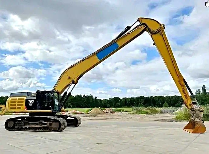 CAT 326D2L с длинной стрелой