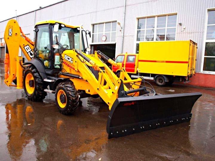 JCB 3CX Super с отвалом для снега