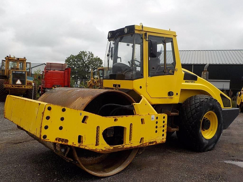 Грунтовой каток 18 тонн BOMAG BW216 PDH-4