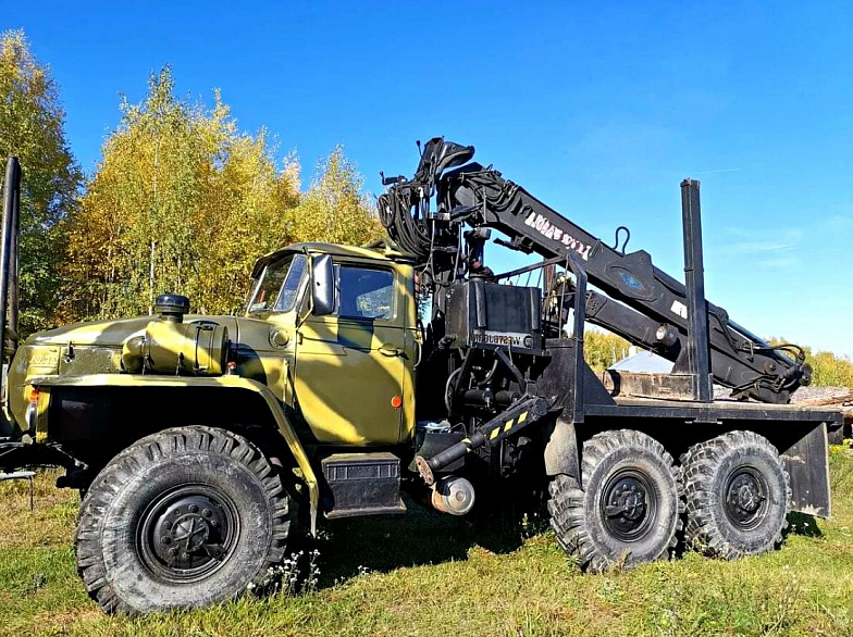 Лесовоз Урал вездеход 4320