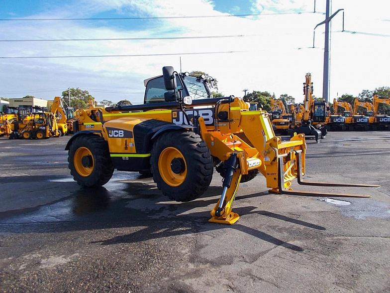 JCB 550-140 13,5м
