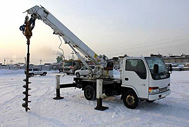 Ямобур Aichi на базе Isuzu