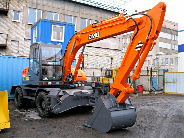 Колесный экскаватор UMG E140W