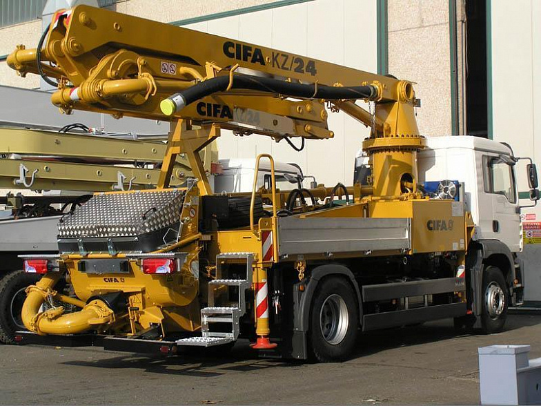 Автобетононасос 24 м CIFA KZR-24