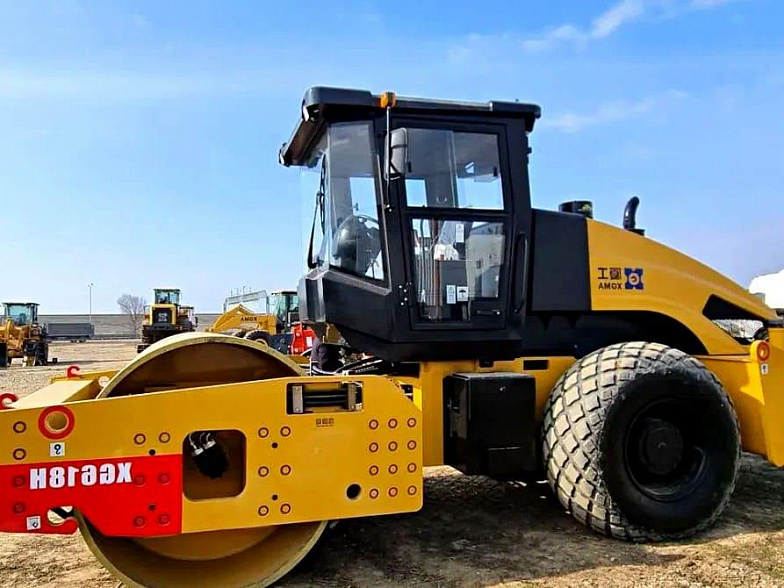 Каток грунтовый 18т XGMA XG618H (полный привод) 