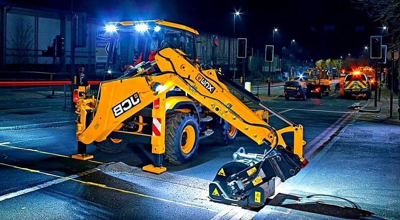 Дорожная фреза на базе JCB 3CX