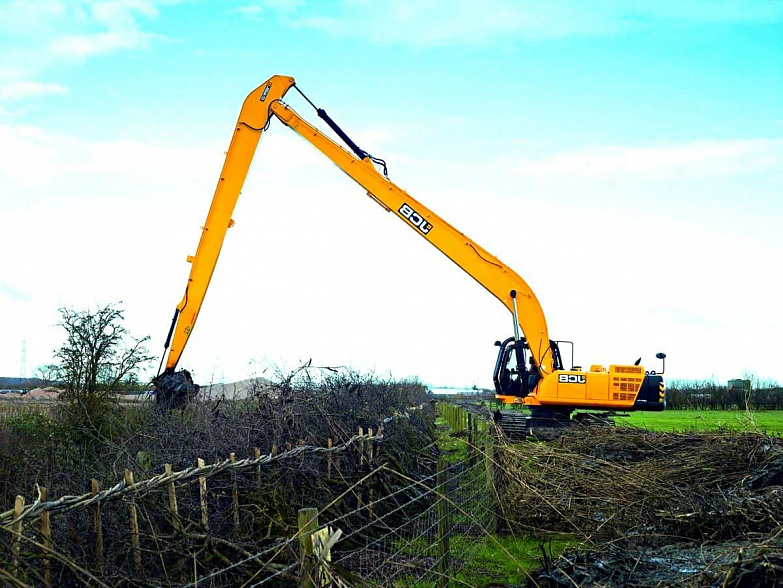 JCB JS200W с длинной стрелой 