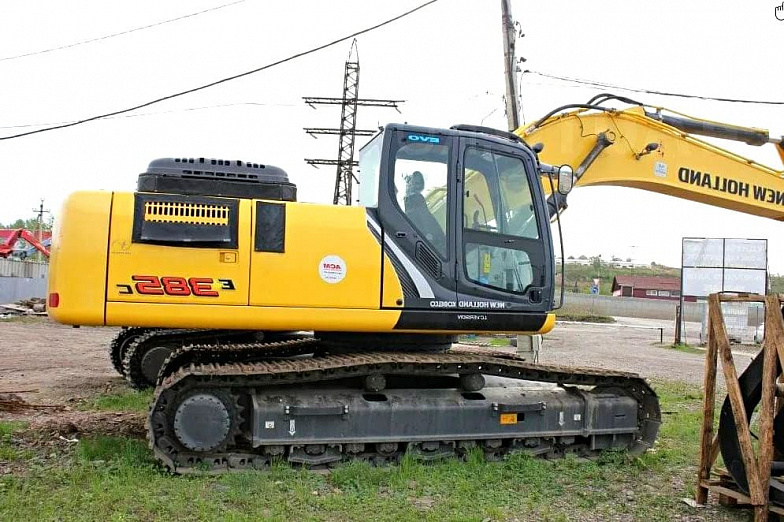New Holland E385C