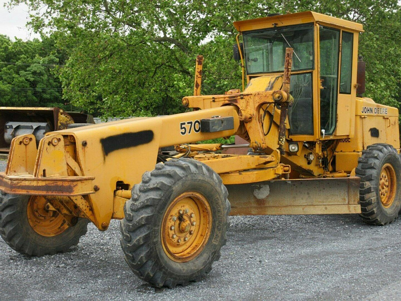Автогрейдер 9 тонн John Deere 570B