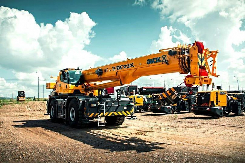 Короткобазный автокран XCMG XCR90_S1