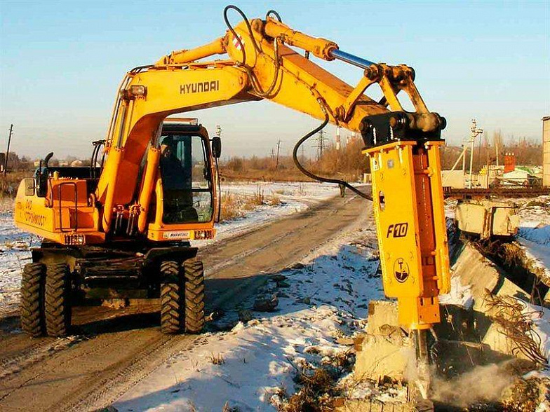 Колесный экскаватор с гидромолотом Hyundai R210W-9S