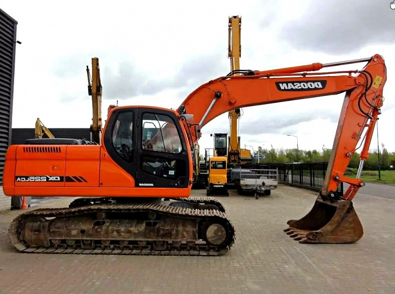 DOOSAN DX225LCA