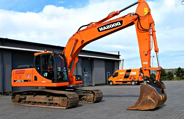 DOOSAN DX225LCA