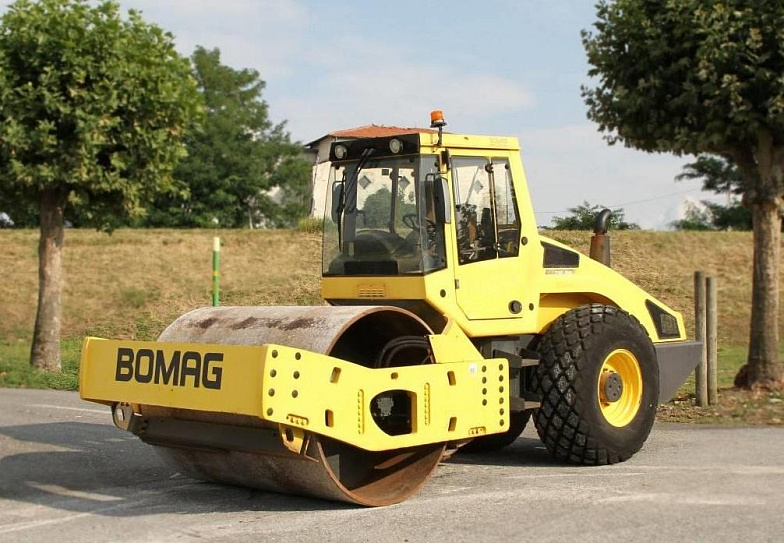 Грунтовой каток 18 тонн BOMAG BW216 PDH-4
