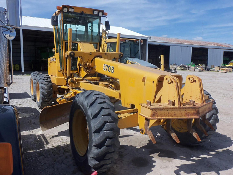 Автогрейдер 9 тонн John Deere 570B
