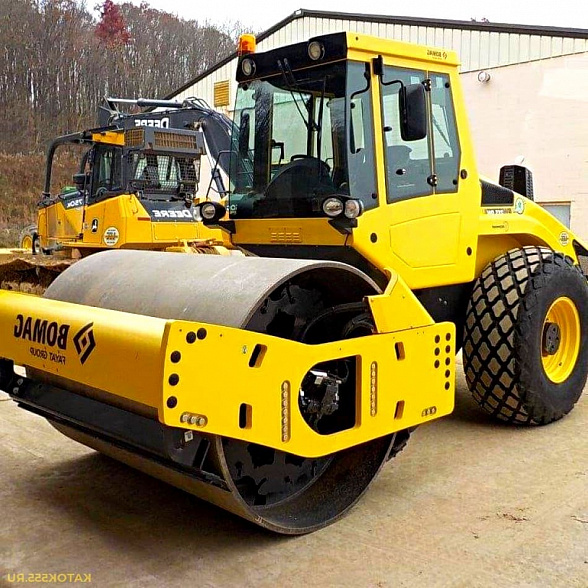 Грунтовой каток Bomag BW 213 DH-4